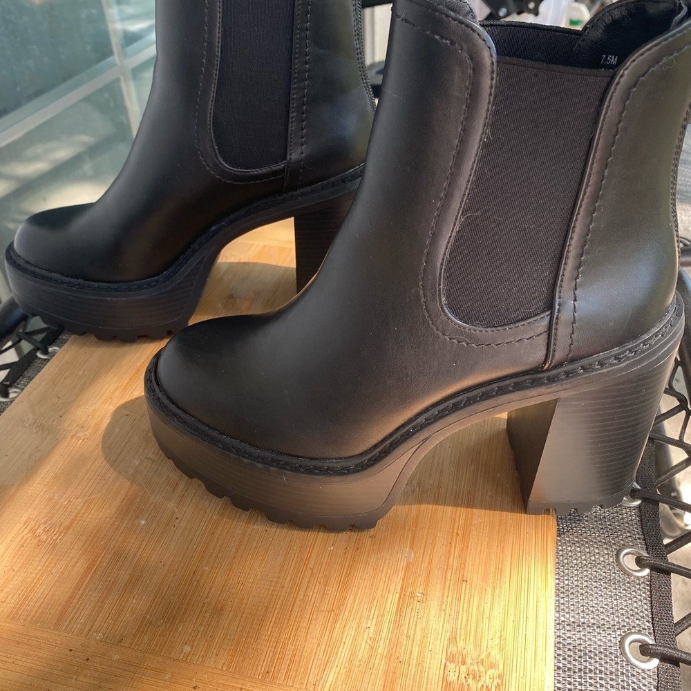 Madden Girl Kamora Black Platform boots